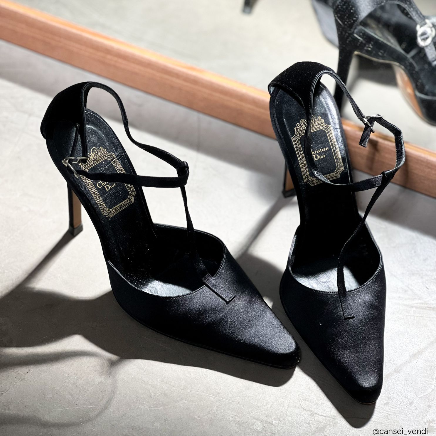 Tênis Metalizados: Brilho e Modernidade para Looks Casuais e Criativos - inspiração 2