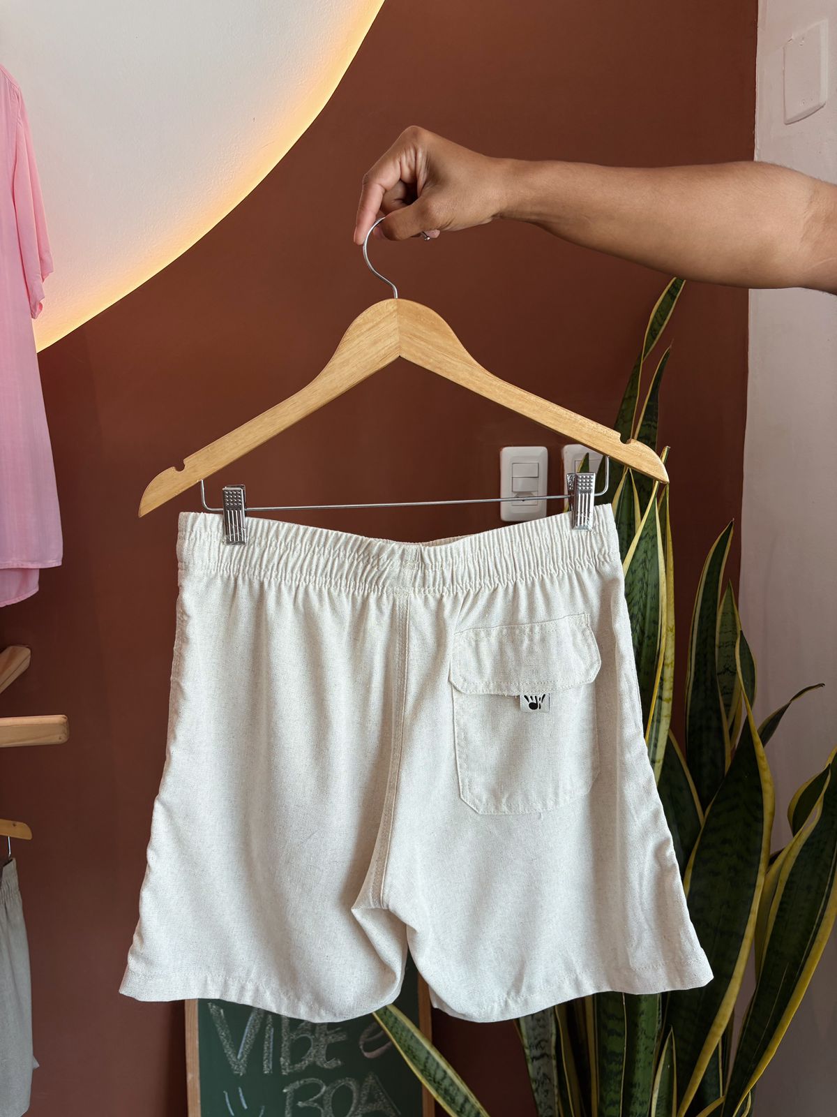 Noite de Verão: Shorts de Linho, Top Paetê e Rasteirinha - inspiração 3