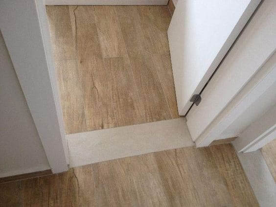 Madeira Aconchegante: Calor e Estilo para Suas Portas Internas - inspiração 2