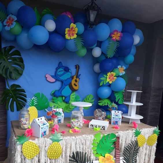Bolo e Doces Decorados: Uma Doce Celebração Stitch - inspiração 2