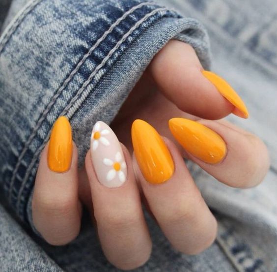 Suavidade Floral: Unhas Decoradas com Pequenas Flores - inspiração 3