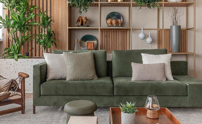 Contraste Moderno: Verde Musgo e Cores Vibrantes na Decoração - inspiração 1