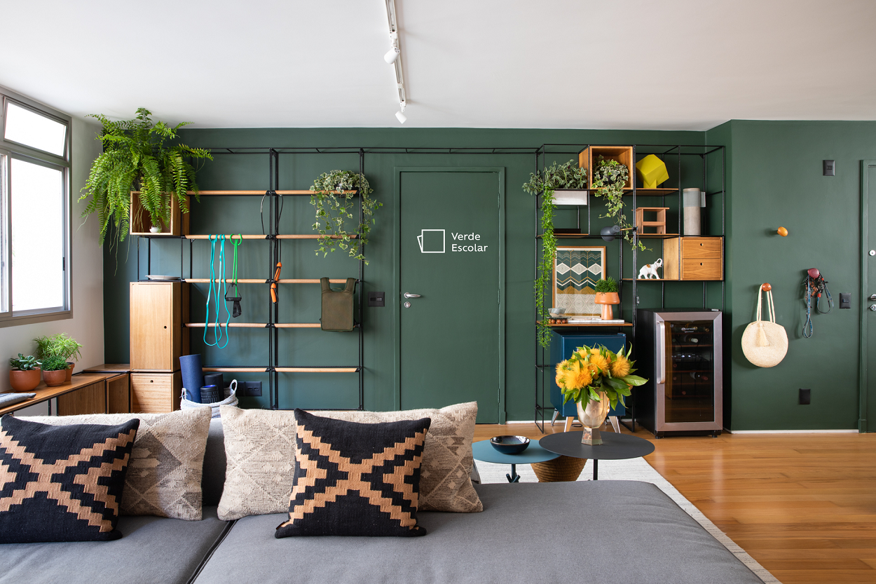 Contraste Moderno: Verde Musgo e Cores Vibrantes na Decoração - inspiração 3