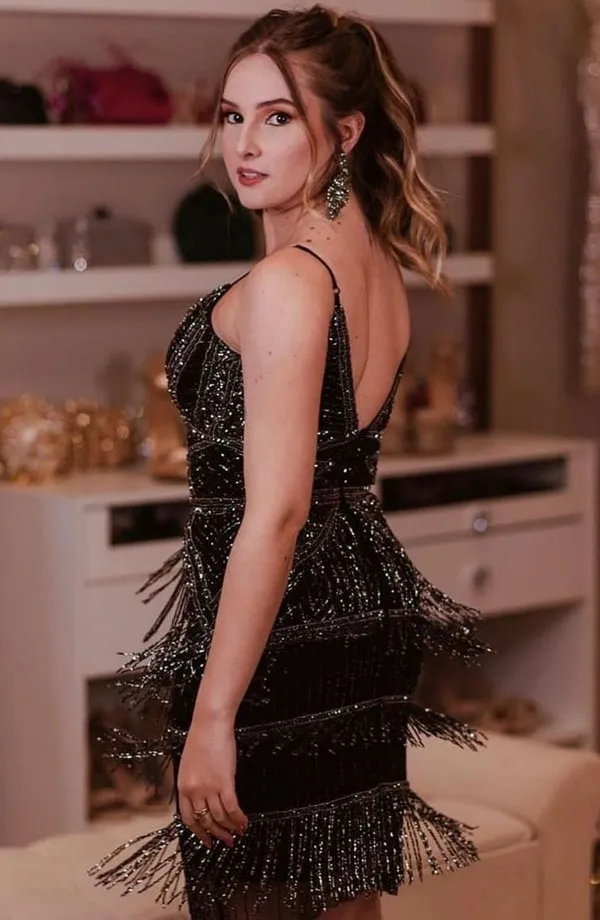 Estilo Moderno: Cut-Outs e Assimetrias para um Look Fashionista - inspiração 1