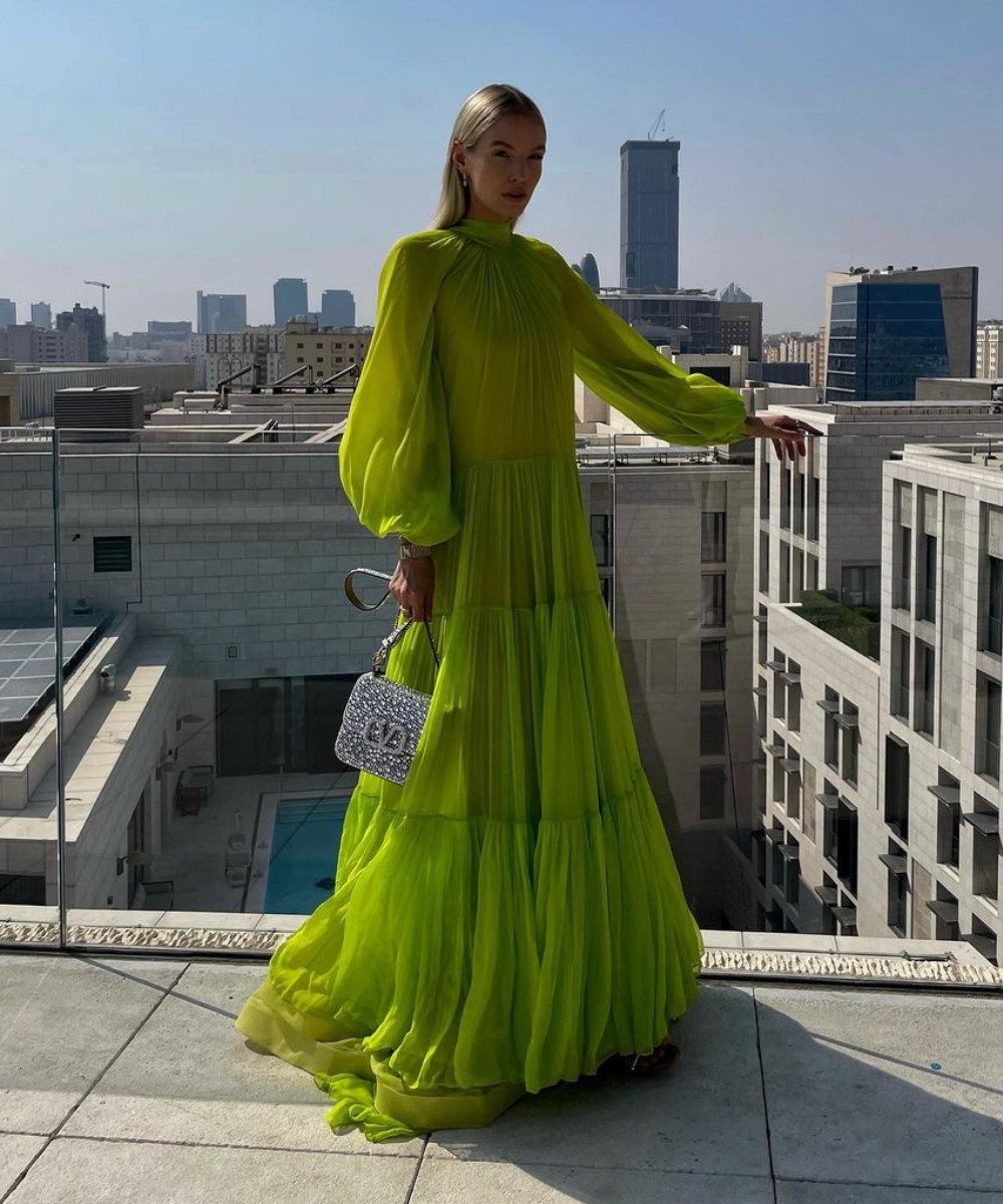 O Poder do Brilho: Vestido Longo com Bordados - inspiração 3