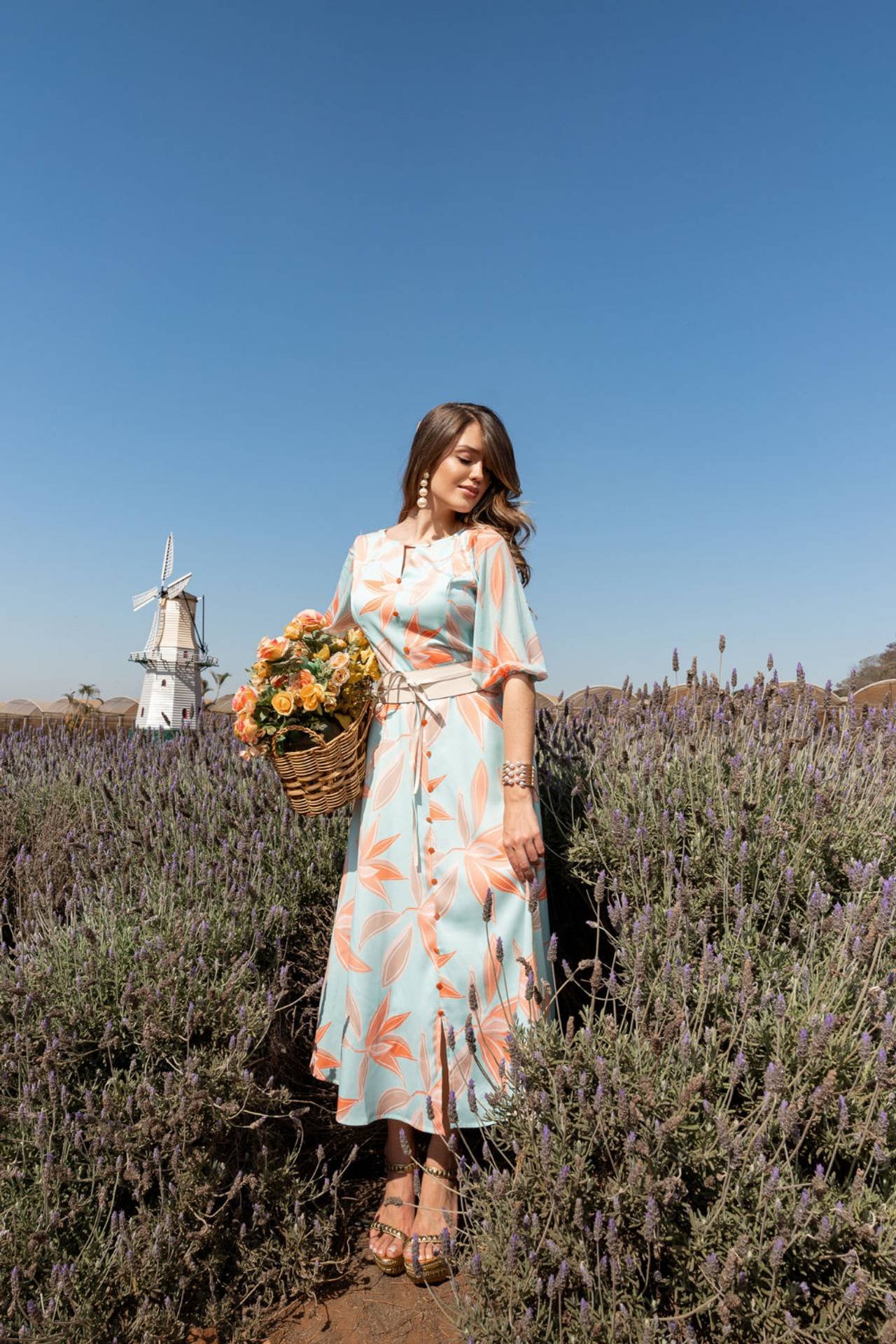 Transpassado Elegante: Valorizando a Silhueta com Estilo - inspiração 1