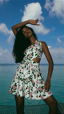 Floral Moderno: Cores Vibrantes e Cortes Inovadores - inspiração 3