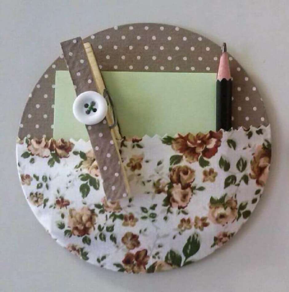 Faça Chaveiros Divertidos com Discos Antigos - inspiração 1