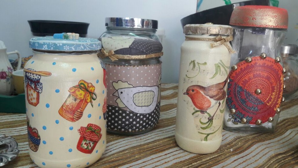 Vasos de flores únicos com garrafas de vinho - inspiração 2