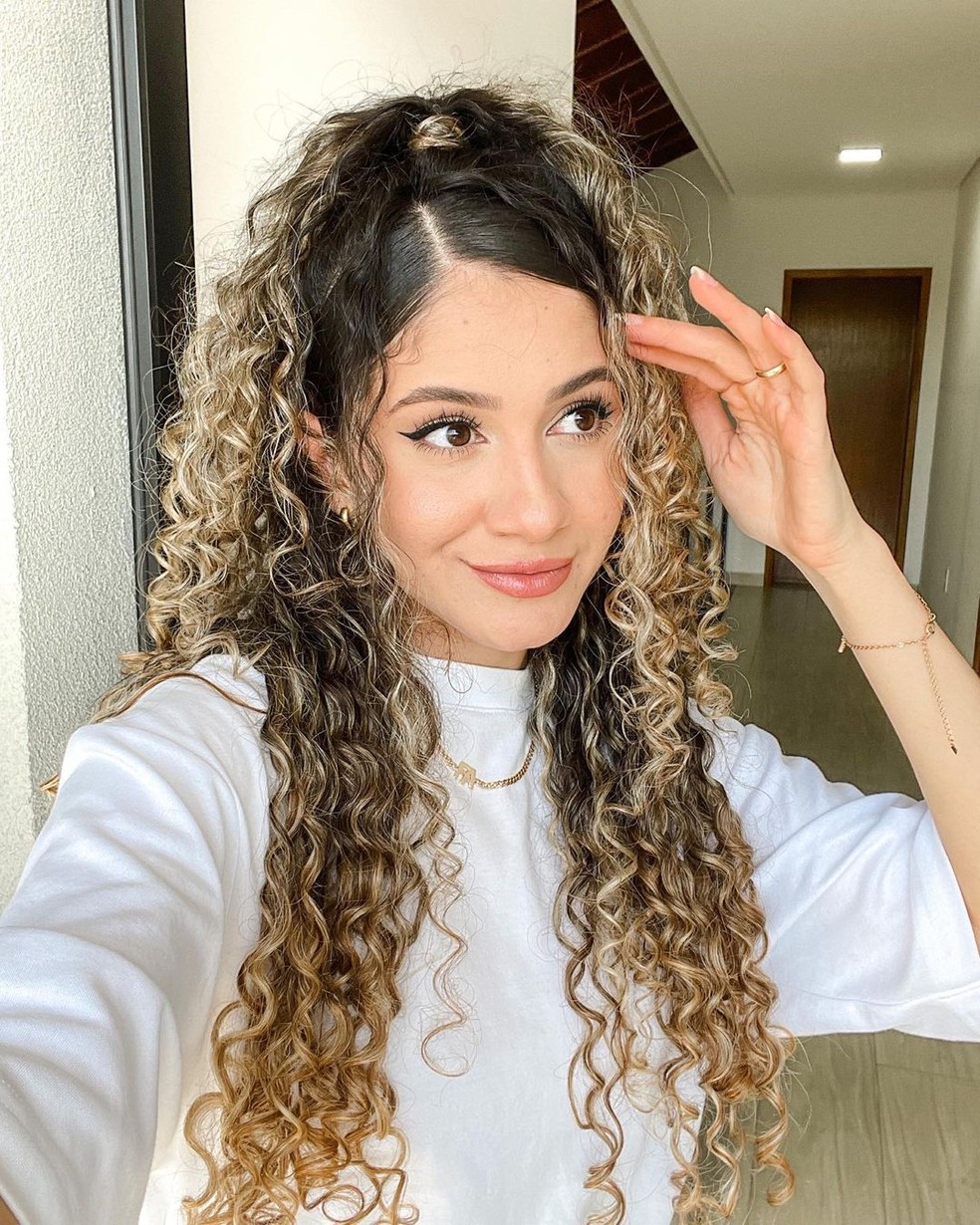 Franjas em Destaque: Moldando o Rosto com Estilo - inspiração 2