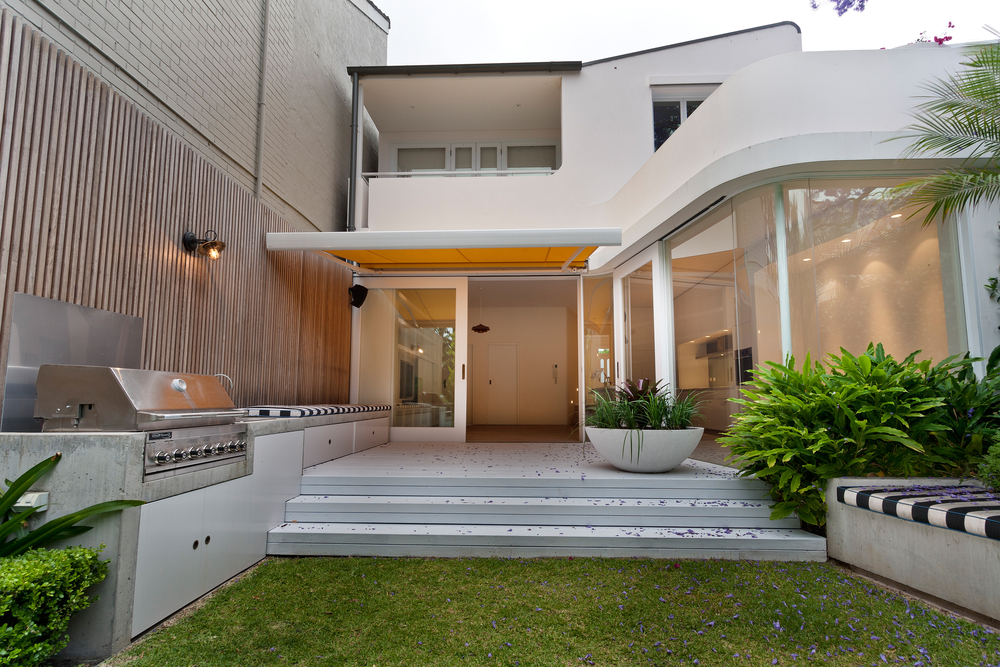 Quadros e Espelhos: Arte e Amplidão nas Paredes - inspiração 2