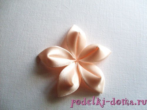 Flor de Cetim com Pétalas Duplas: Mais Volume e Efeito - inspiração 1