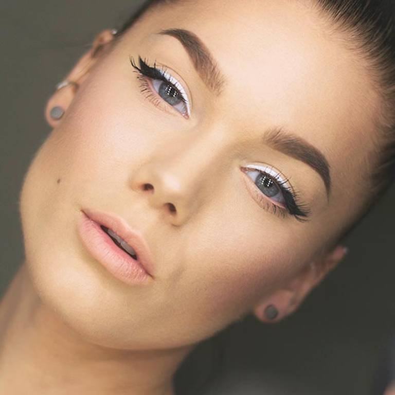 Na Pálpebra Móvel: Base Para Sombras Vibrantes e Duradouras - inspiração 1