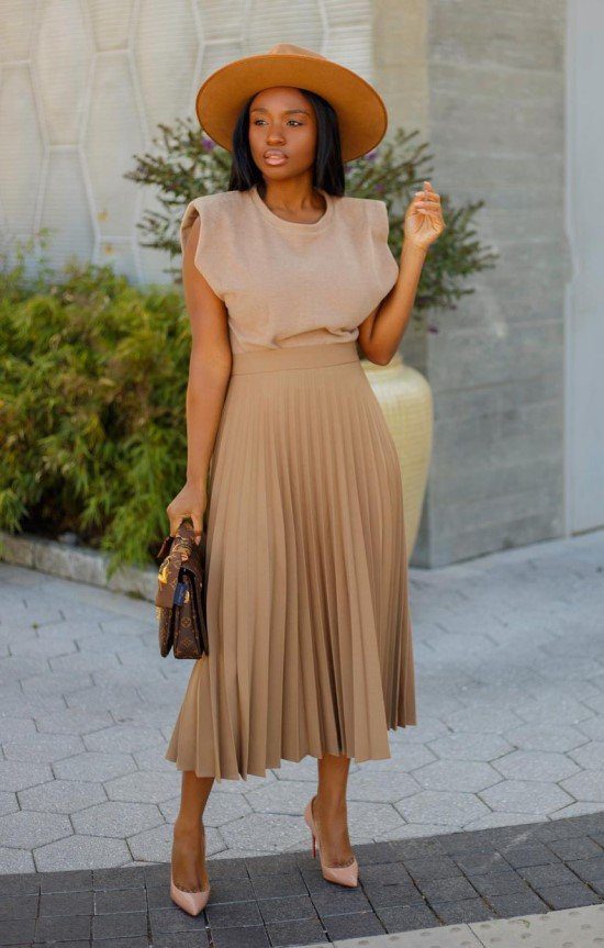 Longa e Fluida: A Saia Plissada Maxi para um Toque Boho Chic - inspiração 1