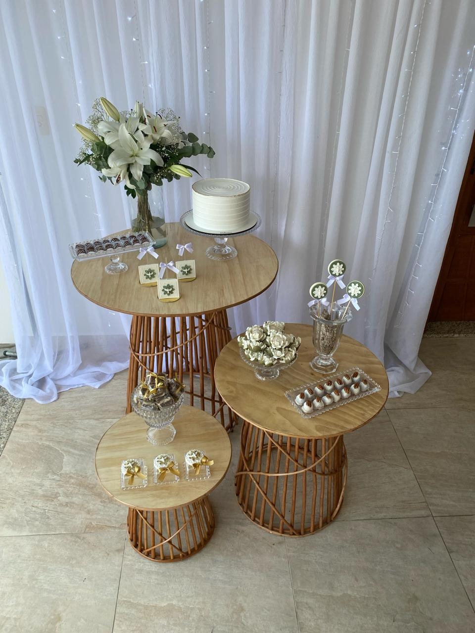 Mobiliário e Suportes que Ditamm o Tom - inspiração 2