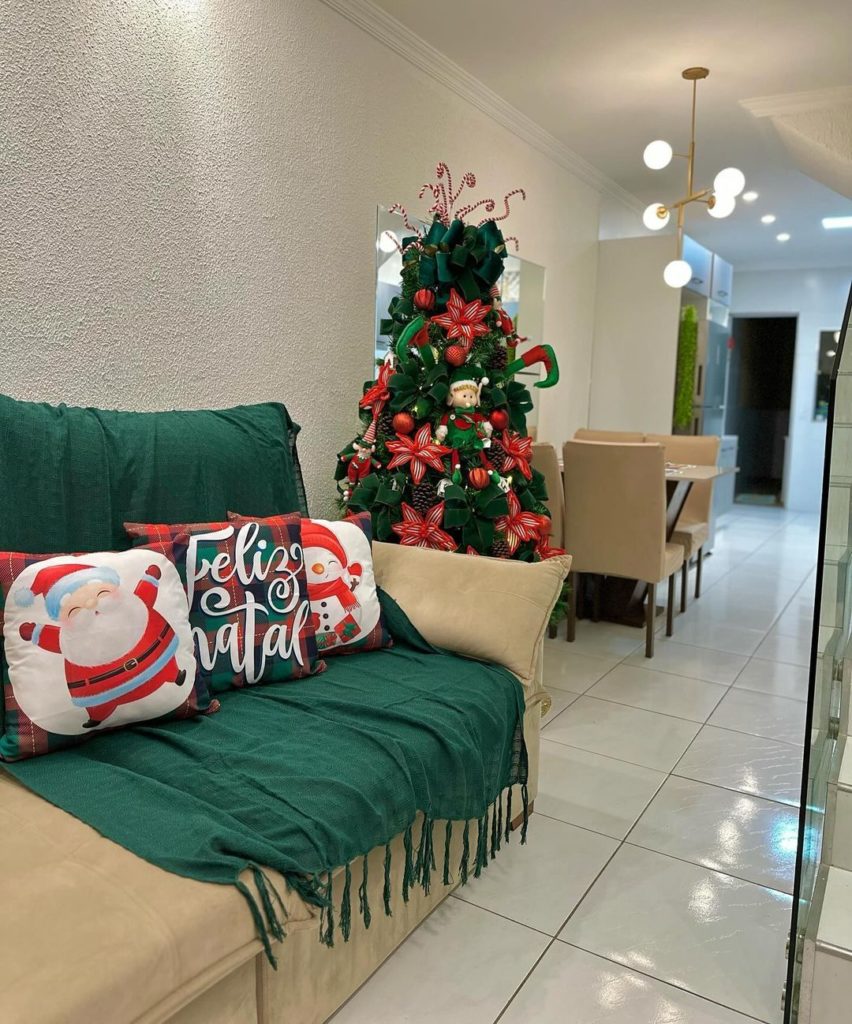 Árvores de Natal Reinventadas: Além do Tradicional Verde e Pinos - inspiração 1