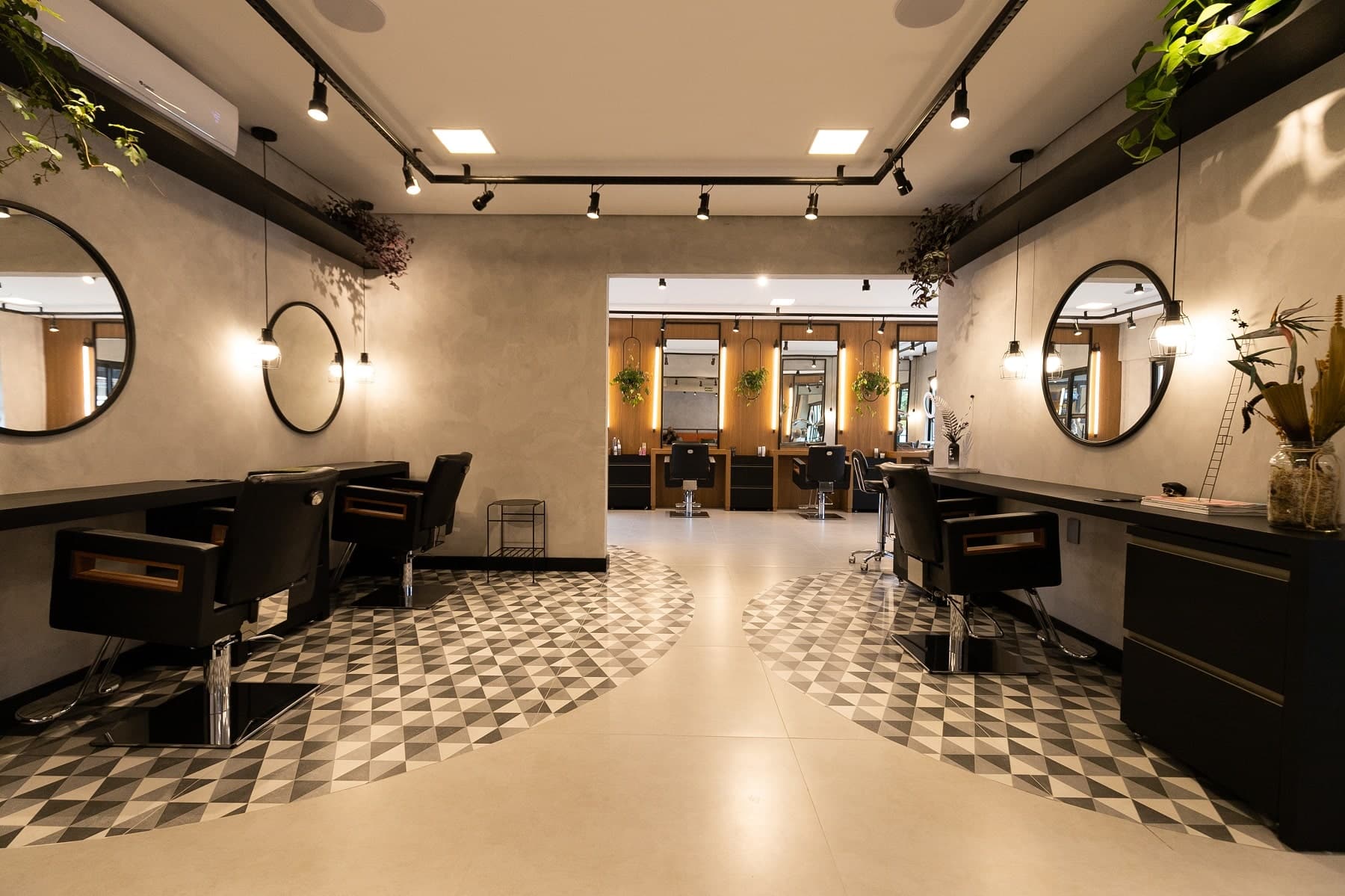 Iluminação Estratégica: Valorizando Cada Detalhe e Profissional - inspiração 1