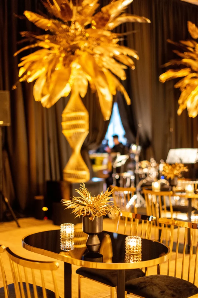 Mobiliário Elegante: Sofás, Mesas e Cadeiras que Remetem a Cassino - inspiração 2