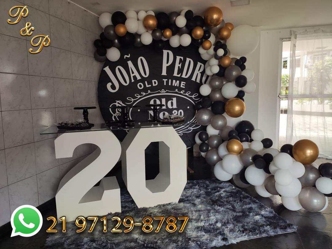 Noite de Jogos e Cassino: Cartas Gigantes, Dados e um Ambiente Sofisticado - inspiração 1