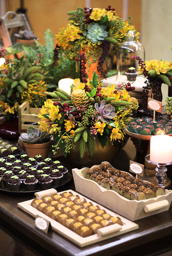 Estilo 'Clássico Elegante': Use Cores Sóbreas, Detalhes em Couro e Toques Dourados - inspiração 2