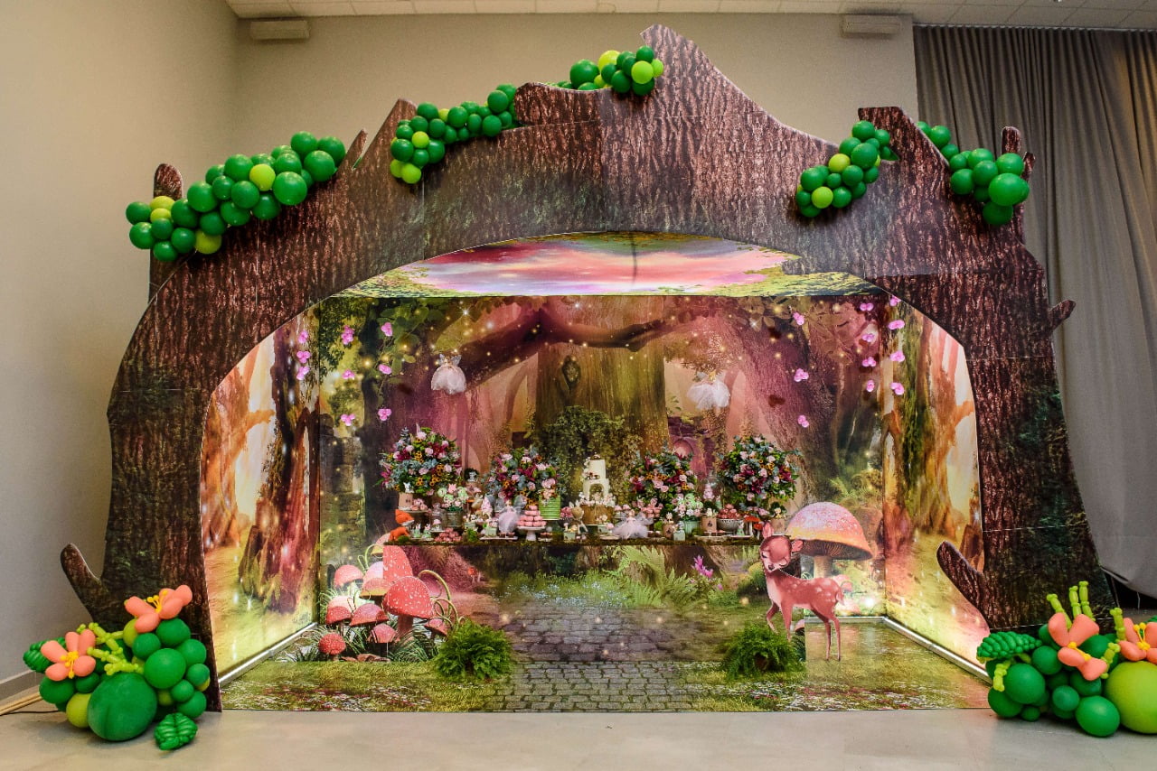 Iluminação: Luzes que imitam o sol entre as árvores - inspiração 2