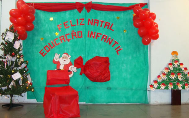 Árvores de Natal Inusitadas com TNT: Um Toque Moderno - inspiração 1