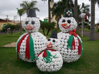 Árvore de Natal Alternativa com Livros e CDs - inspiração 2