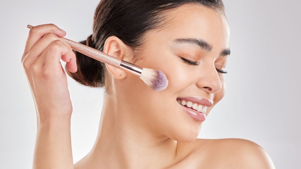 Iluminador e Contorno: A Dupla Dinâmica que Esculpe Seu Rosto - inspiração 1