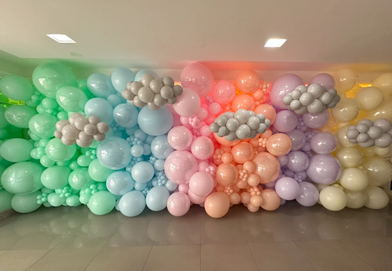 Arcos de Balões Clássicos: Elegância Atemporal para Qualquer Ocasião - inspiração 1