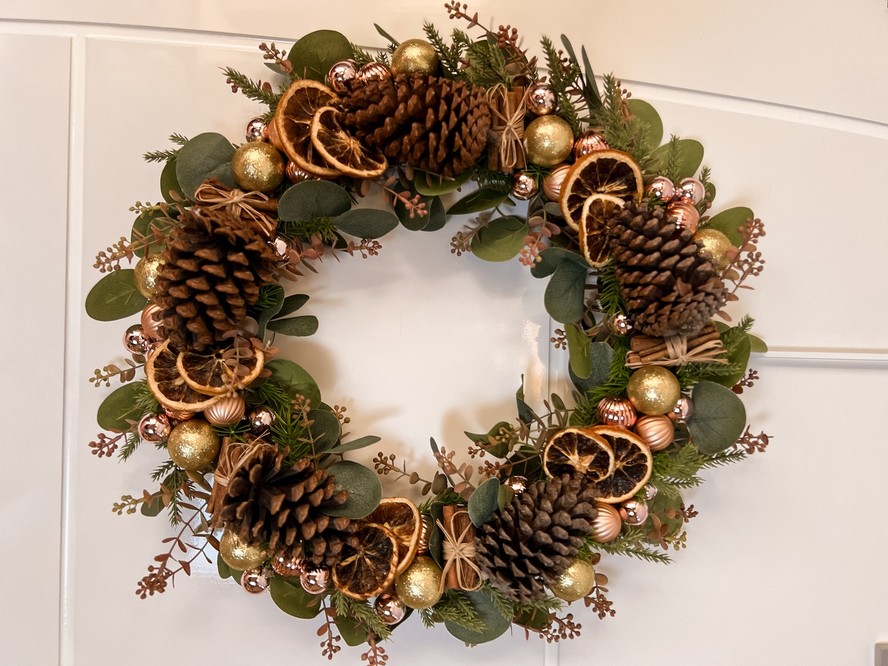 Toques de Cor: Bolas, Laços e Enfeites Vibrantes - inspiração 1