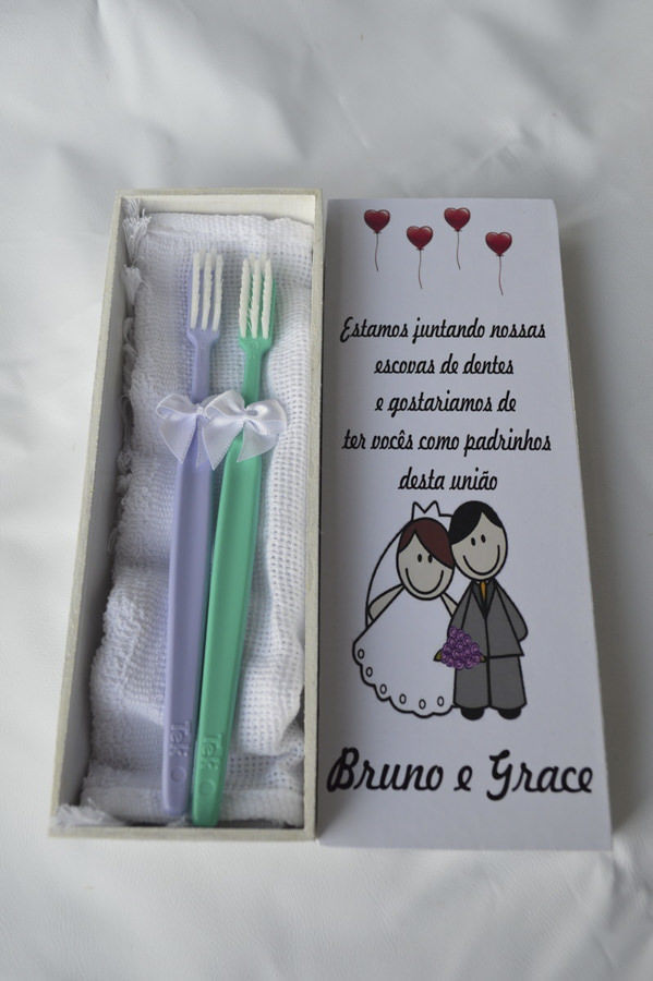 Um Brinde à Nossa Amizade: Mini Espumantes e Taças Charmosas - inspiração 2