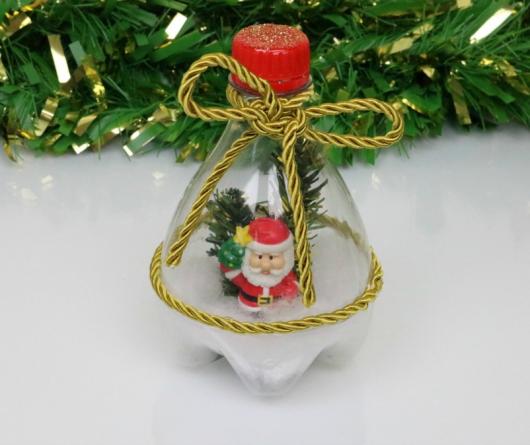 Guirlandas Pequenas e Coloridas com Pedaços de Pet - inspiração 1