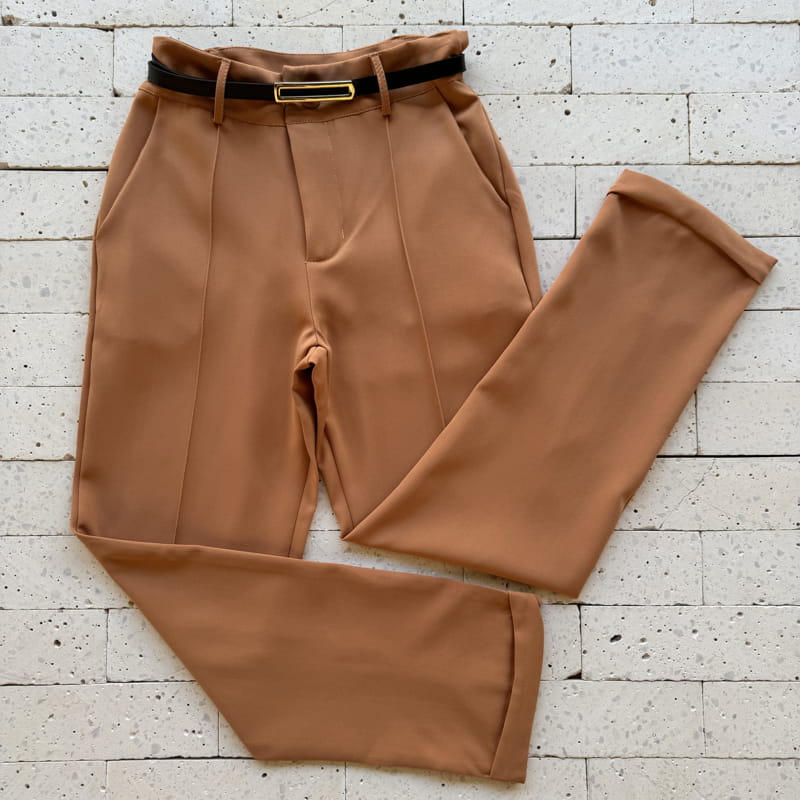 Alfaiataria Despojada: Combine com Tricot Leve e Tênis Chique - inspiração 2