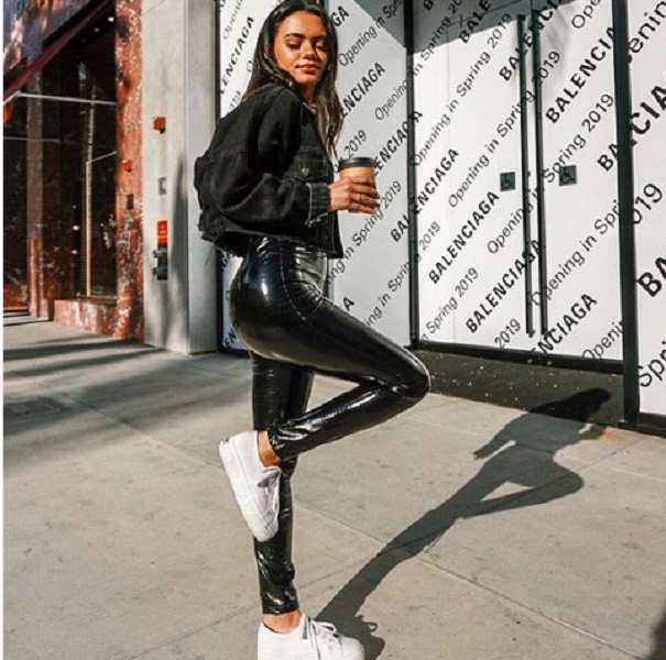 Mix de Estilos: Calça de Couro com Tênis para Criar Sua Assinatura - inspiração 2