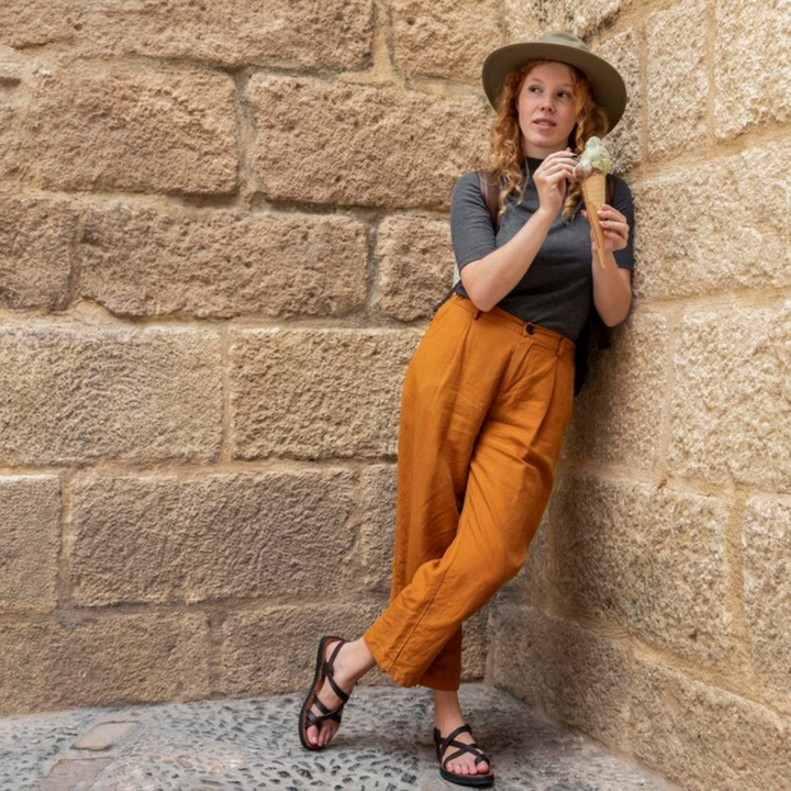 Moderninha com T-shirt Gráfica e Calça de Linho - inspiração 2