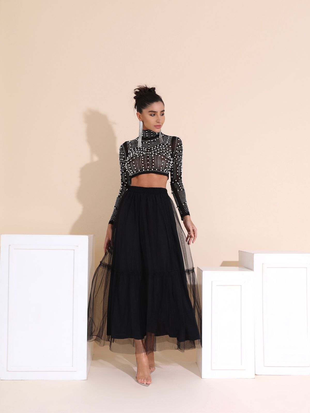 Elegância Noturna: Aposte em Salto Alto e Blusas Sofisticadas - inspiração 1