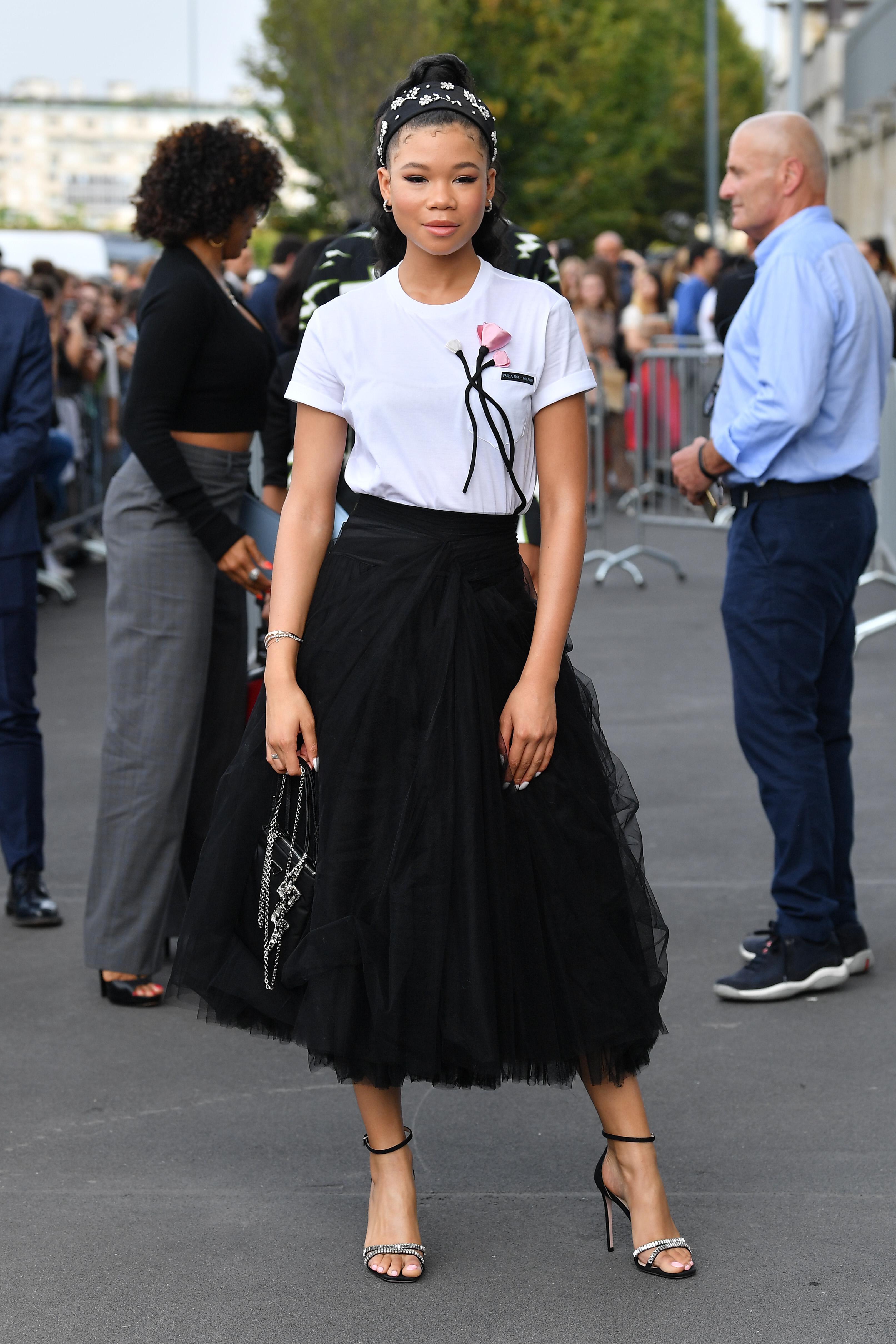 Elegância Noturna: Aposte em Salto Alto e Blusas Sofisticadas - inspiração 2