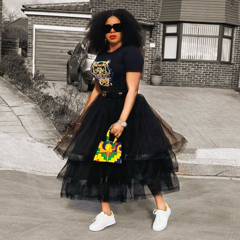 Versatilidade Streetwear: Hoodie e Sneaker para um Look Descolado - inspiração 2