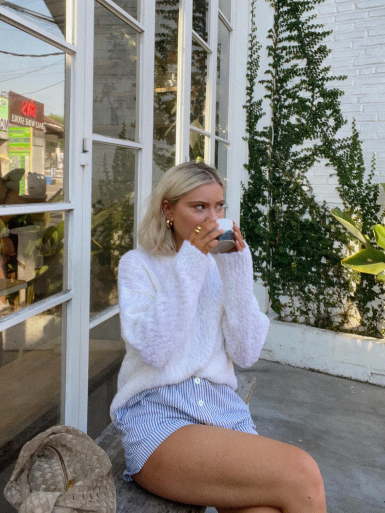 Casual Chic: Combinando com Tênis e Jaqueta - inspiração 2