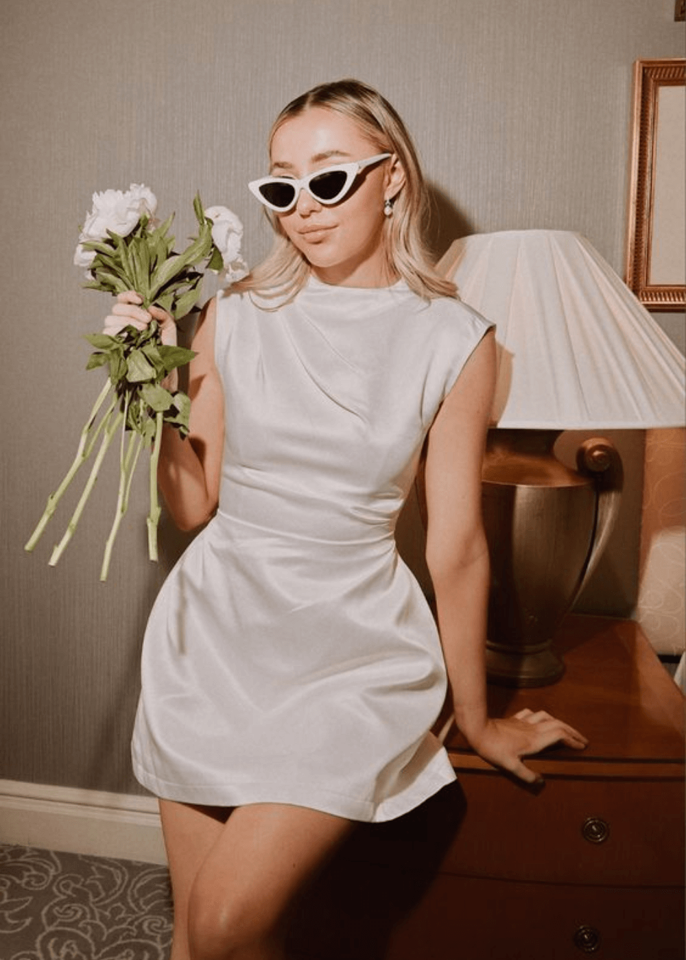 Sapatos que complementam o vestido de noiva curto: do clássico ao moderno. - inspiração 2