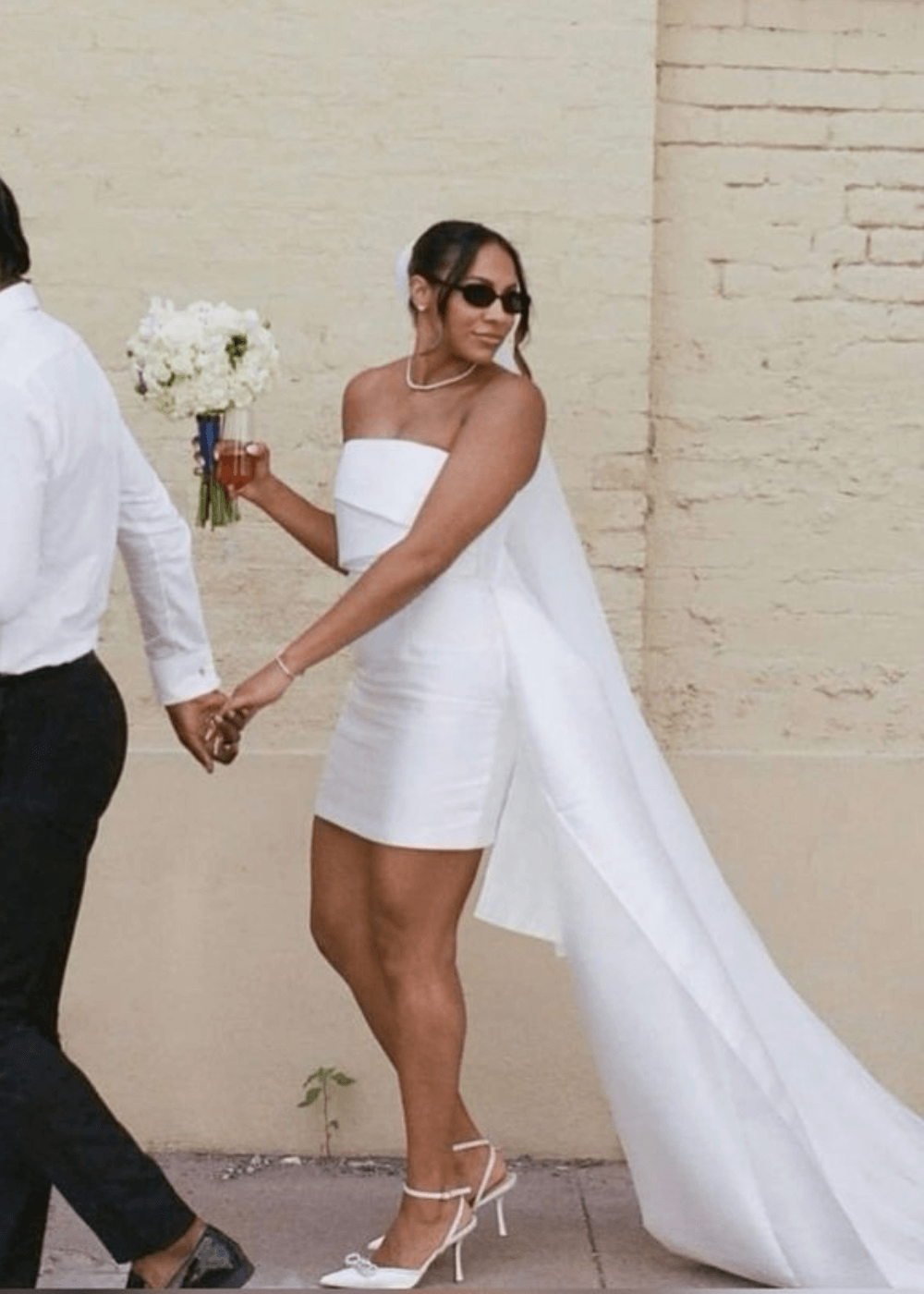 O véu e o vestido curto: uma união surpreendente e elegante. - inspiração 1