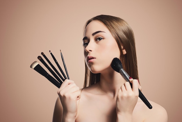 Sobrancelhas Perfeitas: Moldura Essencial para o Olhar - inspiração 1