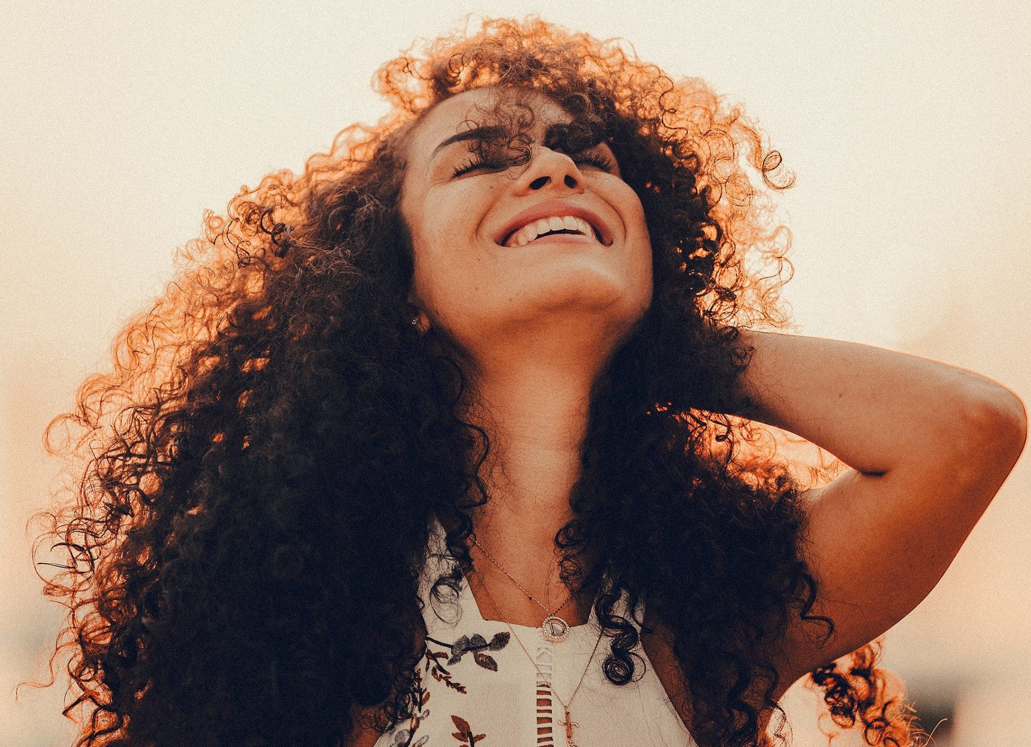 Proteção Contra o Frizz: Segredos de Quem Entende de Cachos - inspiração 1