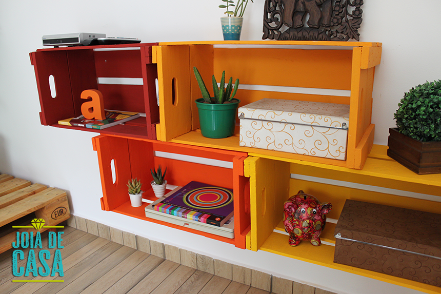 Estilo Industrial Chic: Caixotes de Madeira Bruta com Detalhes Metálicos - inspiração 1