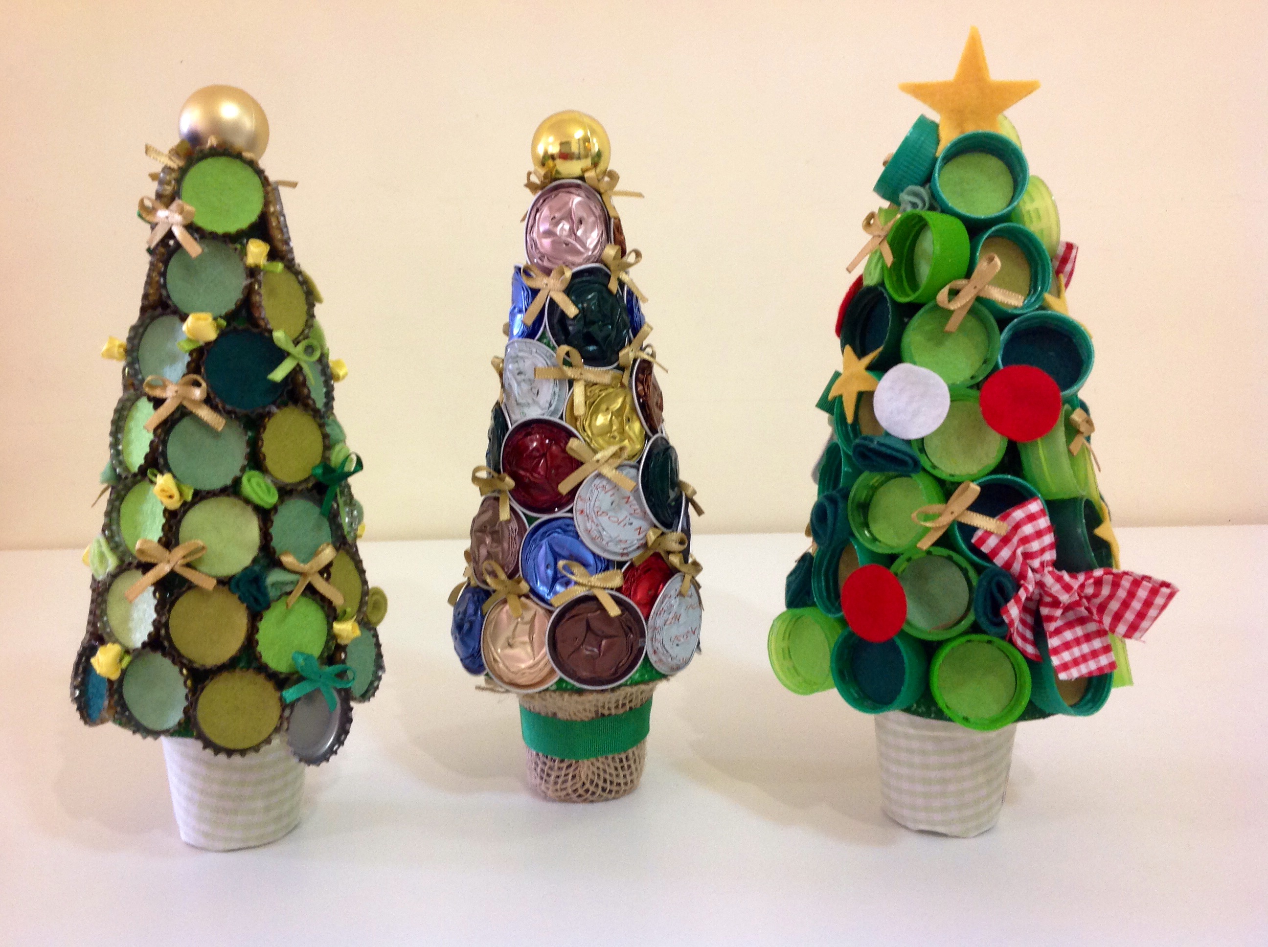 Enfeites Divertidos com Tampinhas de Garrafa Coloridas - inspiração 1