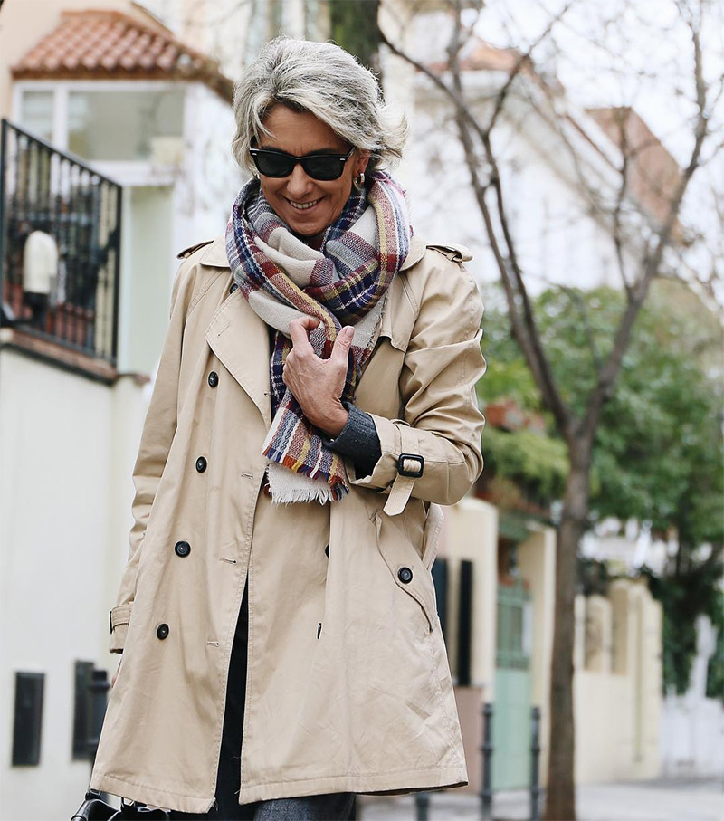 Elegância em Camadas: Trench Coat com Calça de Alfaiataria - inspiração 2