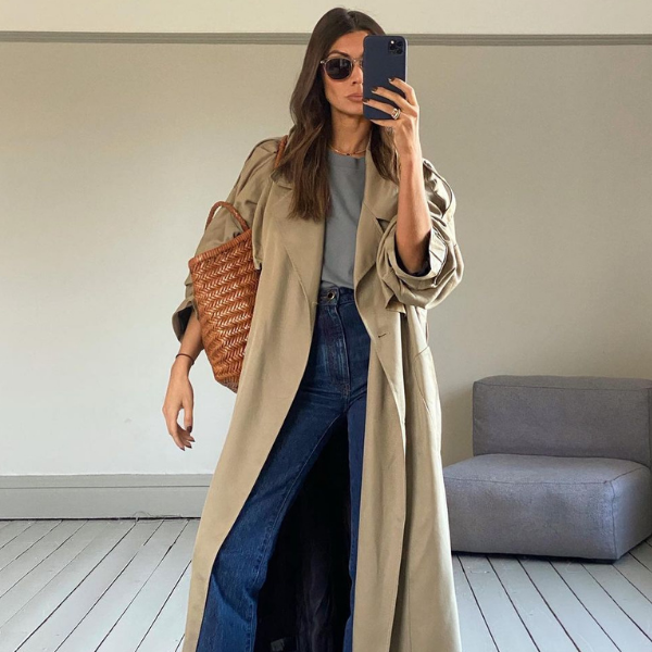 Estilo Romântico: Trench Coat com Saias Fluidas e Estampadas - inspiração 1