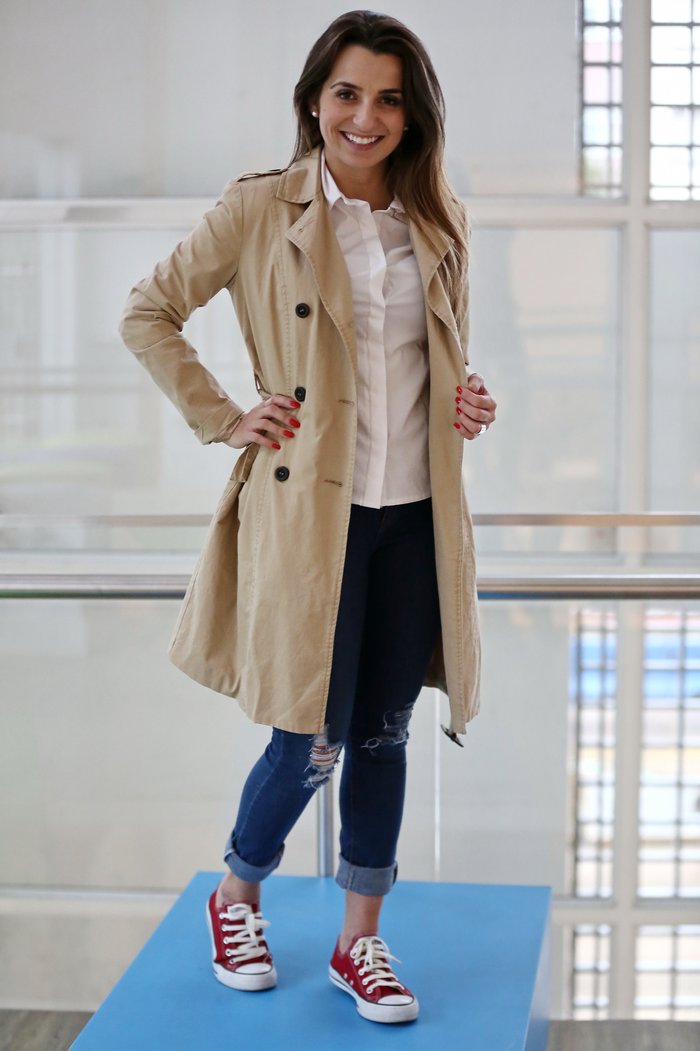 Monocromático Poderoso: Trench Coat e Peças da Mesma Cor - inspiração 2