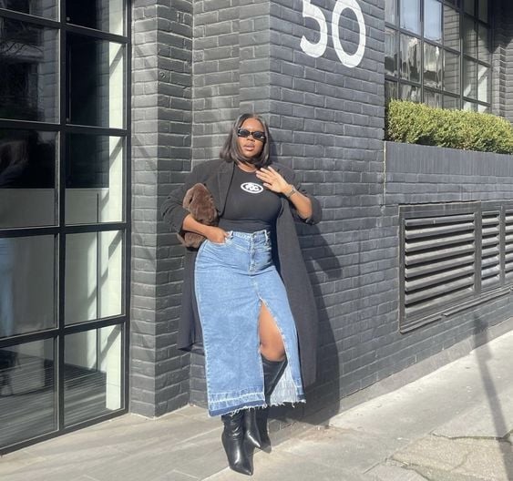 Botas e Saia Jeans Midi: Uma Dupla Perfeita para o Frio - inspiração 2