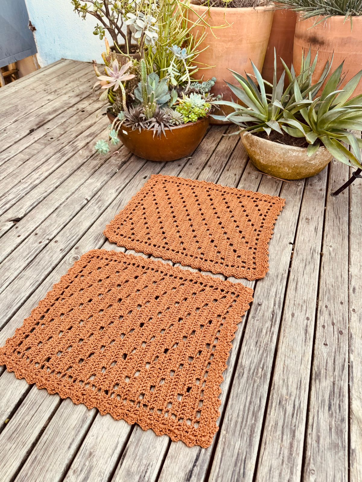 Tapetes Quadrados com Franjas: Um Clássico Moderno - inspiração 1